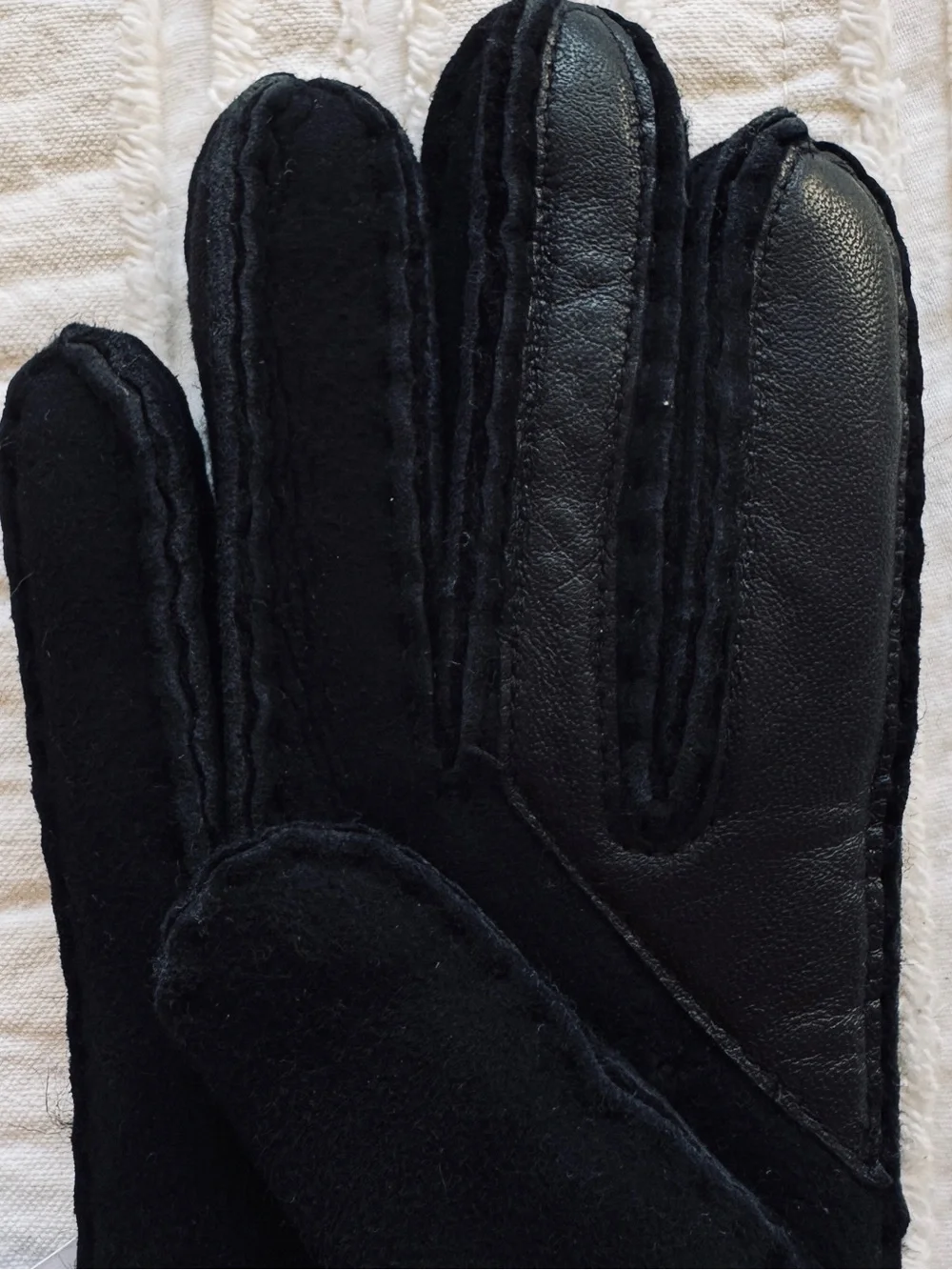 NWT Ugg Womens Seamed Sheepskin Suede Gloves Handsewn, Touchscreen, Black, Small